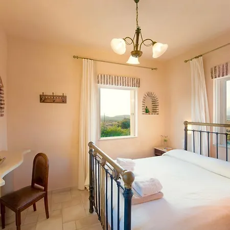 Myrsini Villa Listaros