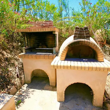 Villa Myrsini Listaros